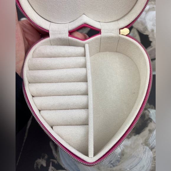 NWT Kendra Scott Heart Jewelry Case in Dark Pink. - Picture 5 of 12